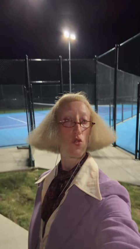 I Wanna Love You Trend - Pick a character. It sings the viral I Wanna Love You selfie serenade, every head move and arm swing, at the driving range or a place you pick.